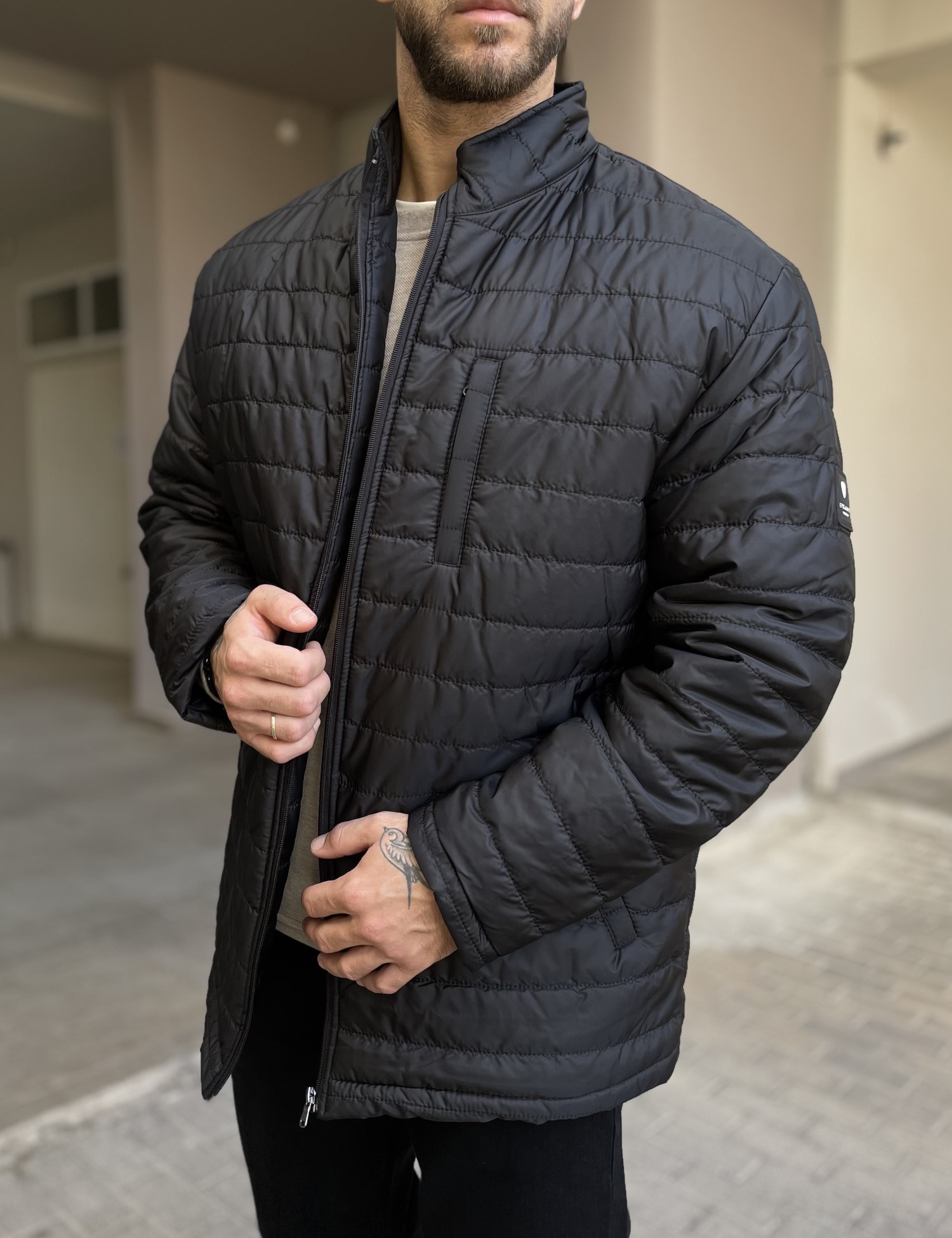 Ανδρικό μαύρο καπιτονέ μπουφάν με γιακά Plus Size EP442 φωτογραφία